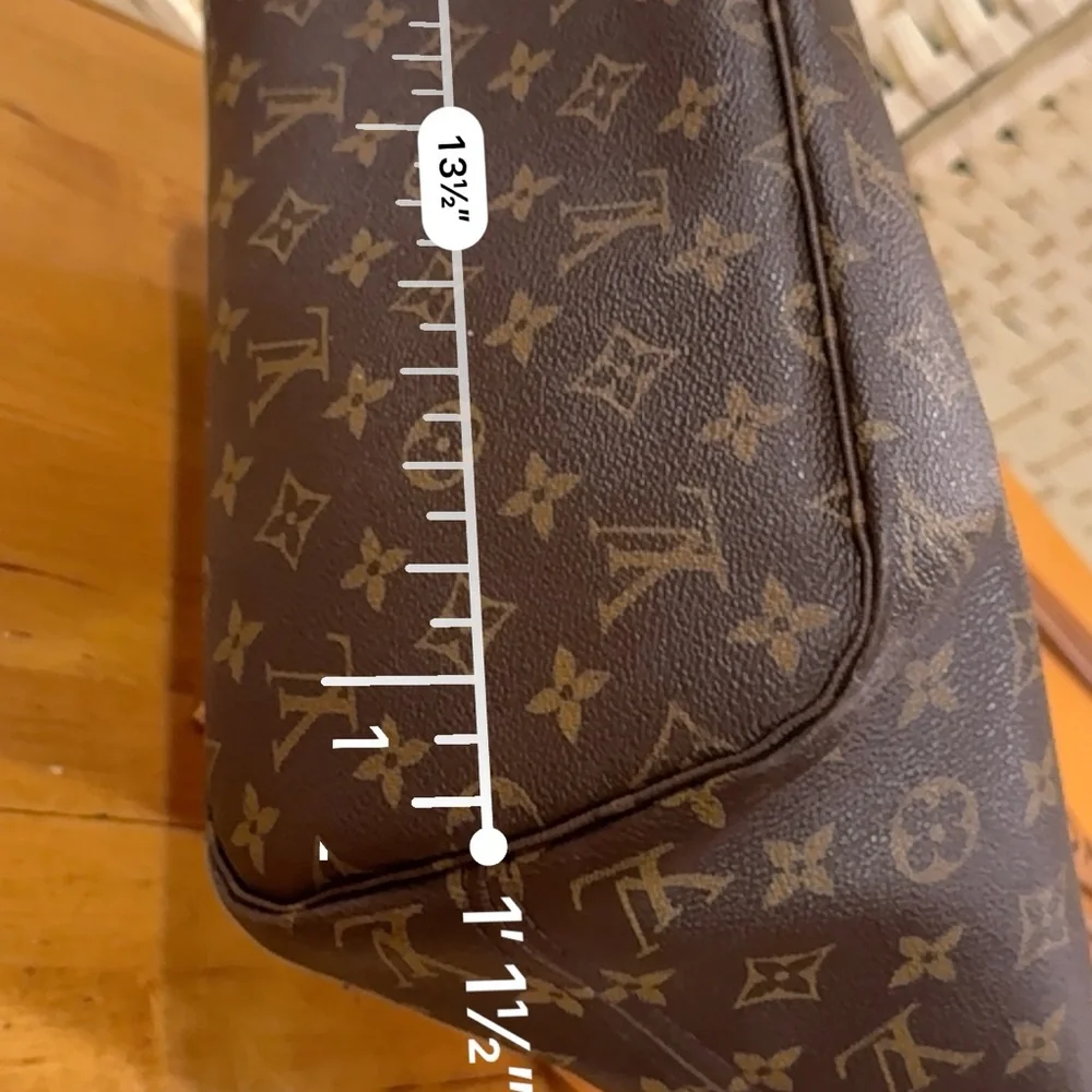 Louis Vuitton Neverfull MM Monogram - Picture 7 of 17